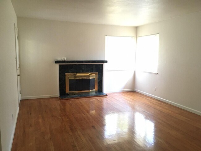 Building Photo - 3502 Cabrillo Ave