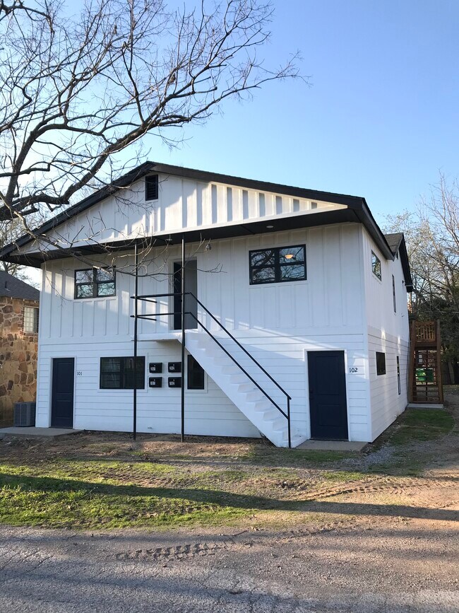 Building Photo - 405 E. Smith St.