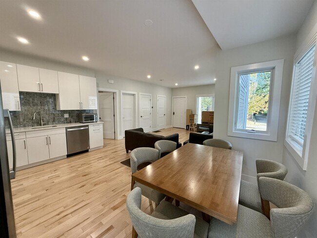 Building Photo - 19 Gorham St