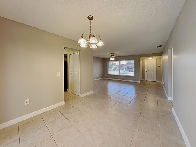 Foto del edificio - 10651 NW 28th St