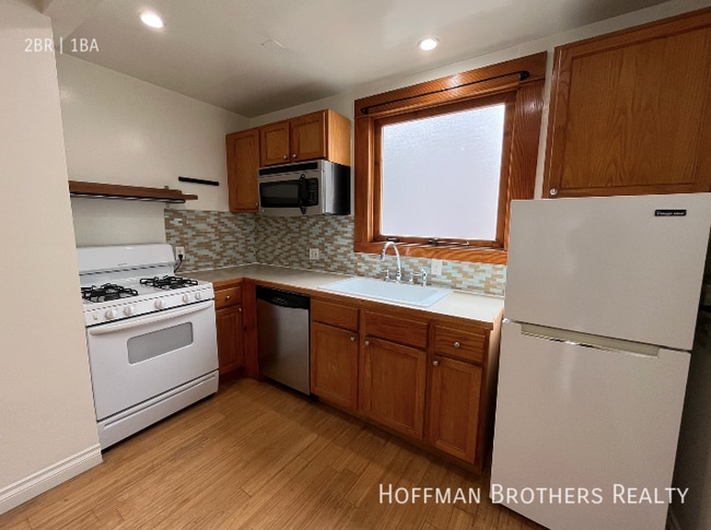 Building Photo - 523 S Coronado St