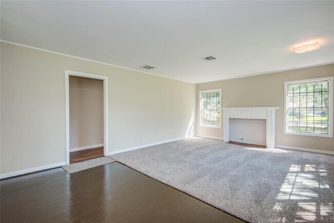Foto del edificio - 5705 Grace Ln