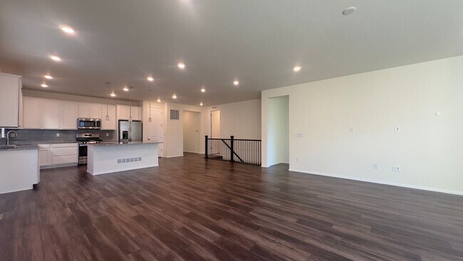 Foto del edificio - Great House In Fort Collins.  FALL LEASE SPECIAL! - $1000 off your 1st months rent!