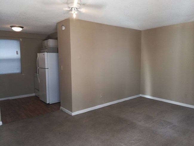 Building Photo - 1110 Caliente Dr