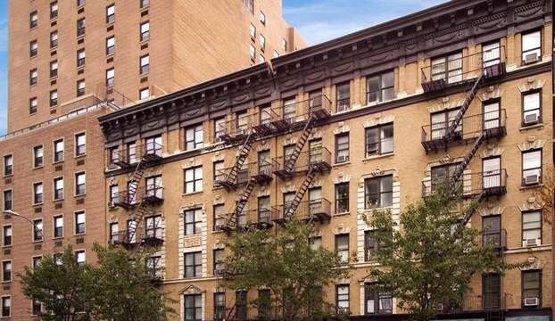 Foto principal - 402 E 69th St