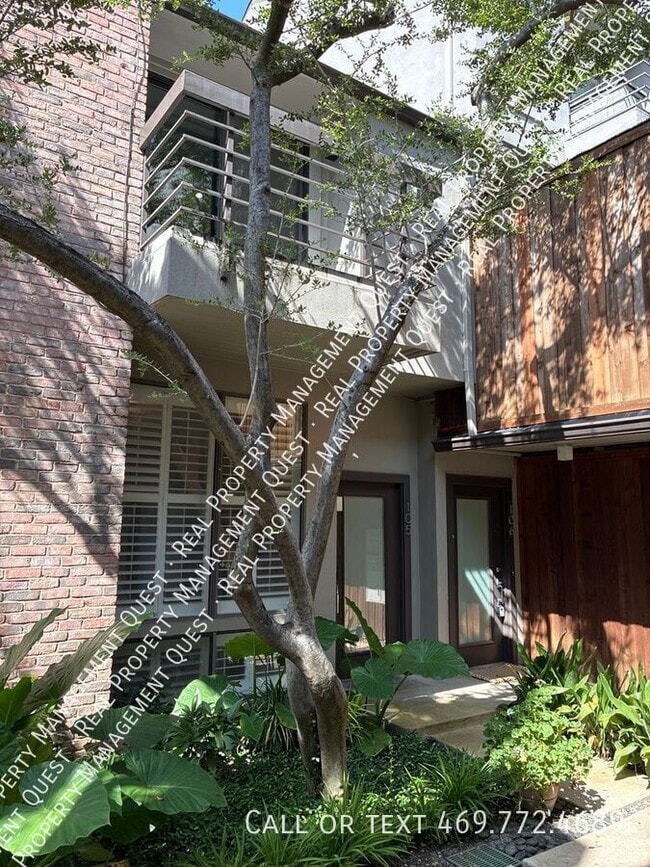 Building Photo - 3948 Buena Vista St