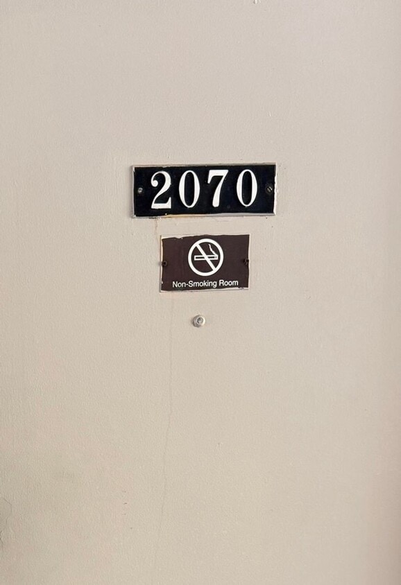 Studio apartment including Water, Electric & Cable TV. Community pool. - Studio apartment including Water, Electric & Cable TV. Community pool.