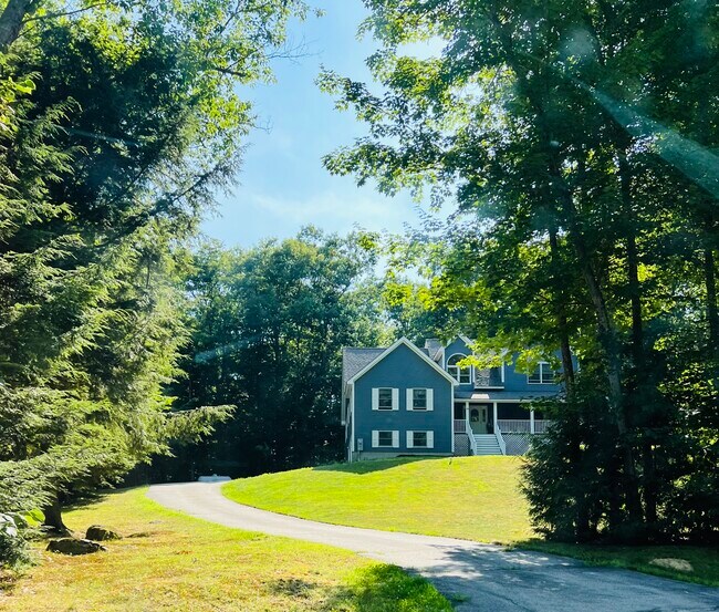 Building Photo - 39 Colonial Dr