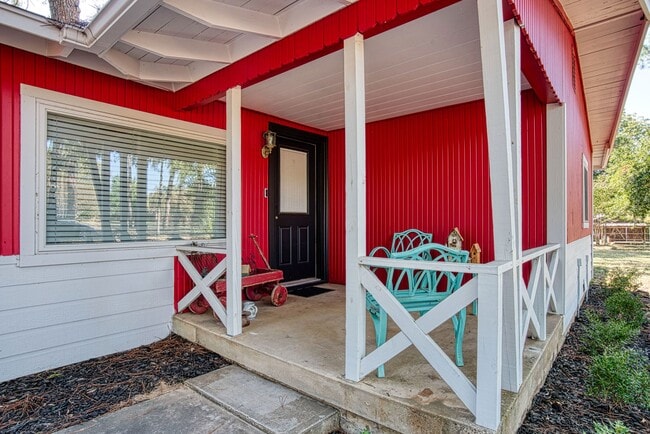 Photo - 201 White Dr House