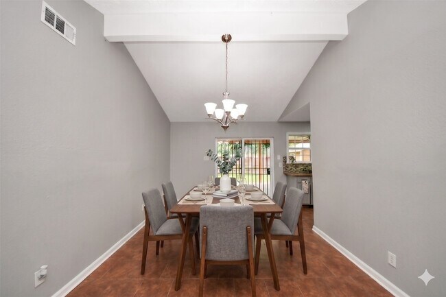 Building Photo - 12623 Fern Forest Dr