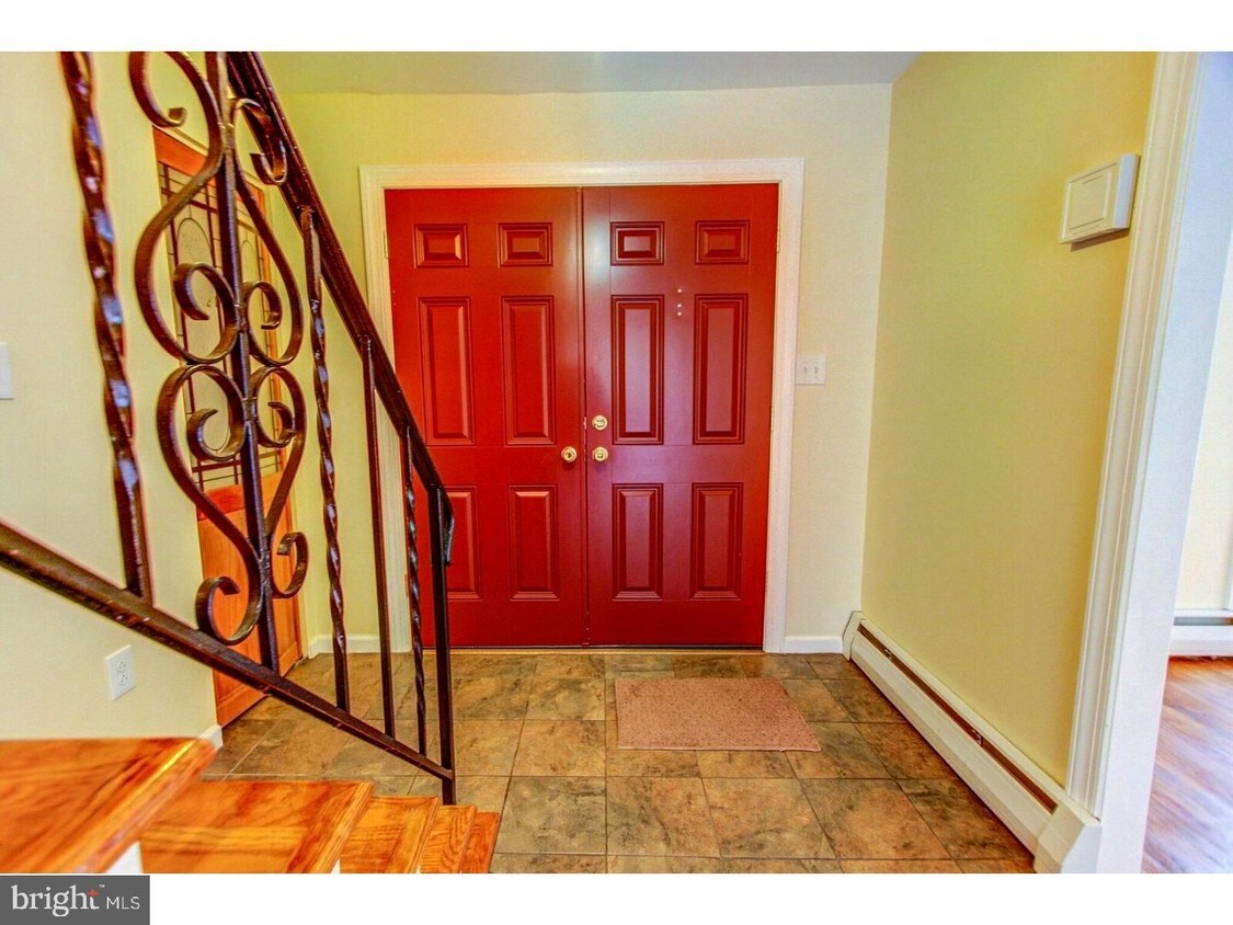Primary Photo - 799 Hoover Rd