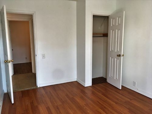 Building Photo - 585 Sackett St