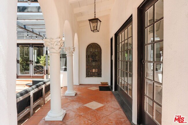 Foto del edificio - 322 S Citrus Ave