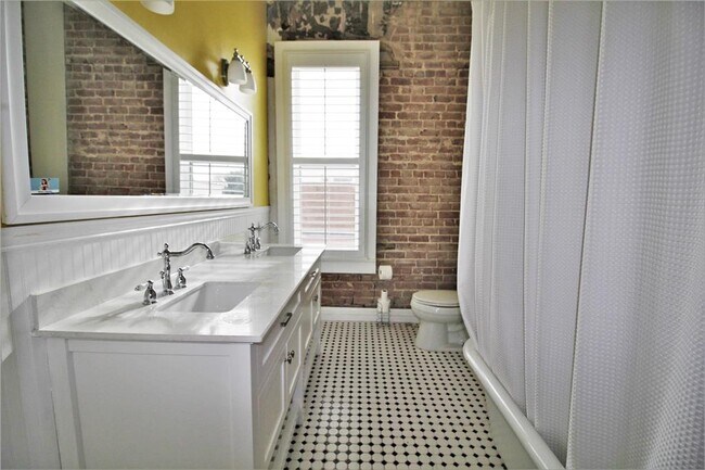 Building Photo - 211 W Milam St