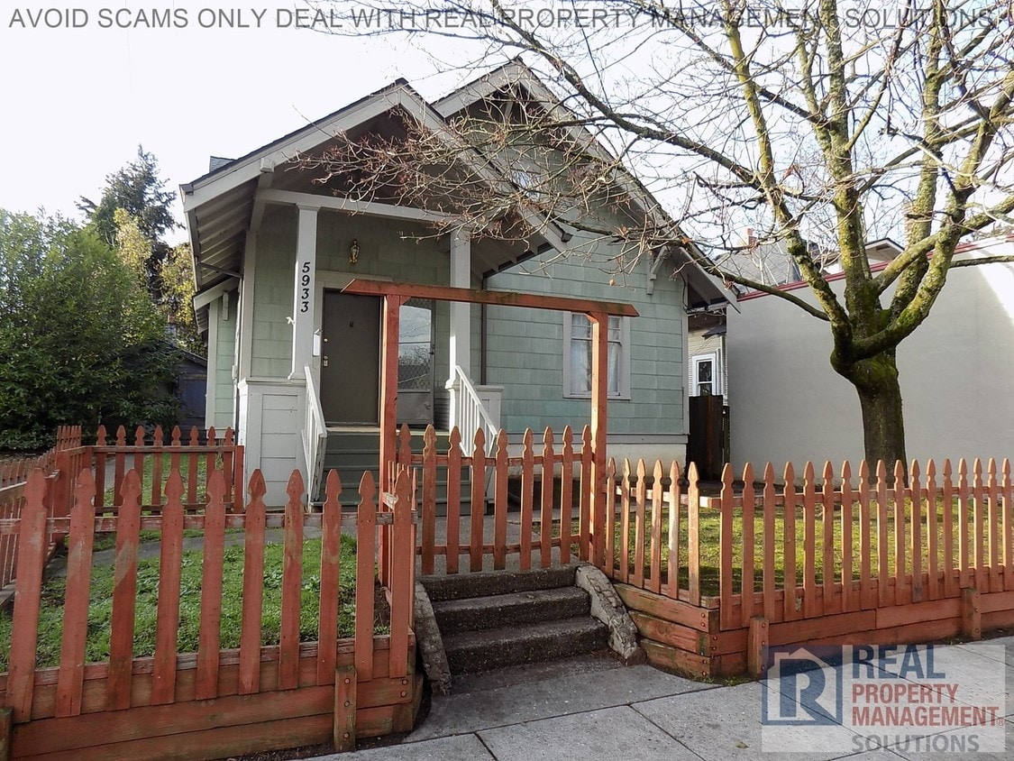 Primary Photo - 5933 N Albina Ave