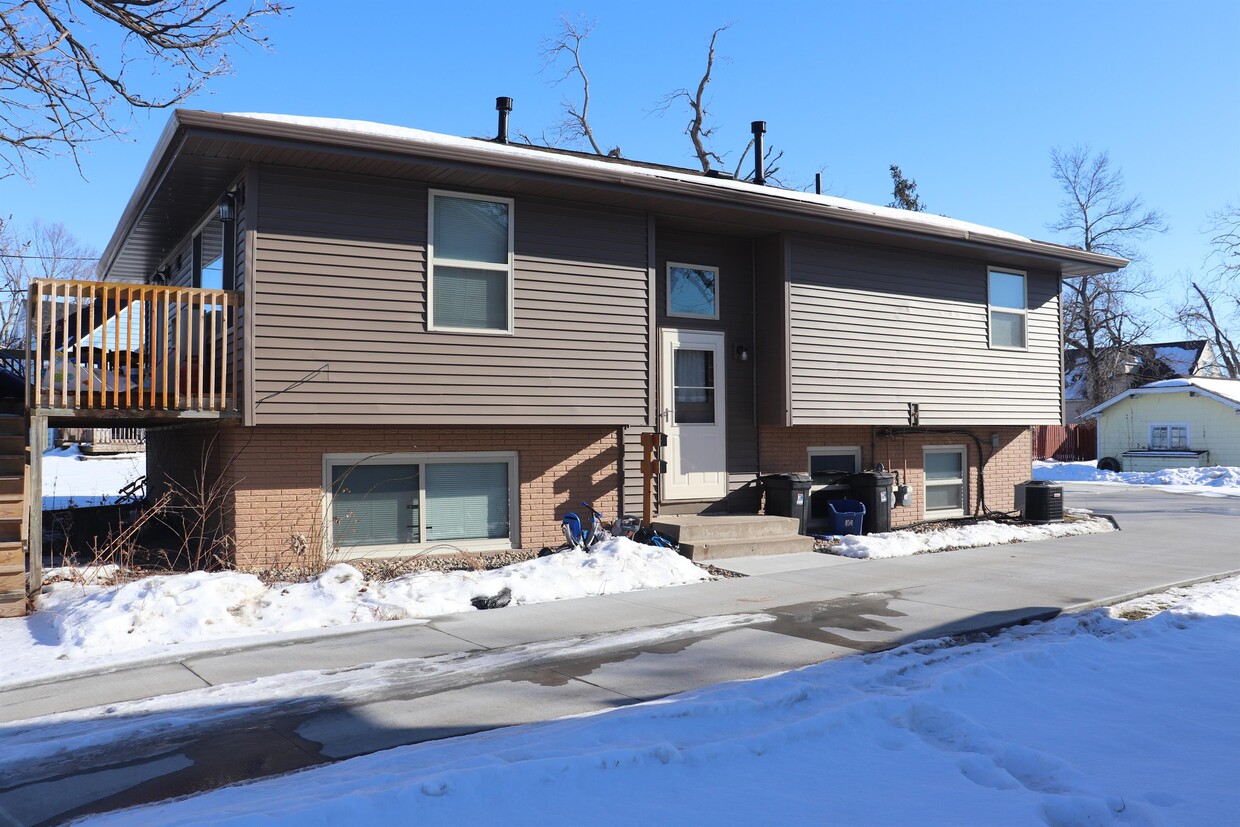 Primary Photo - 345 6th Ave