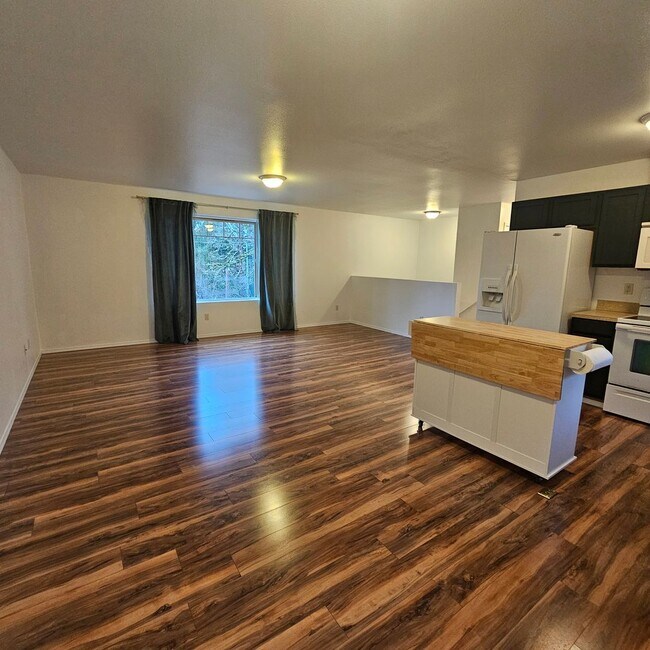 Building Photo - Spacious 3-Bedroom Split-Level with Bonus Room and 2-Car Garage