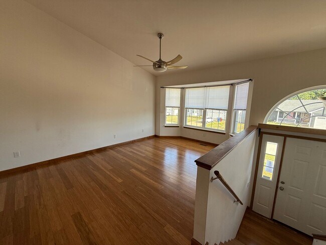 Foto del edificio - 3056 Valley Oaks Dr