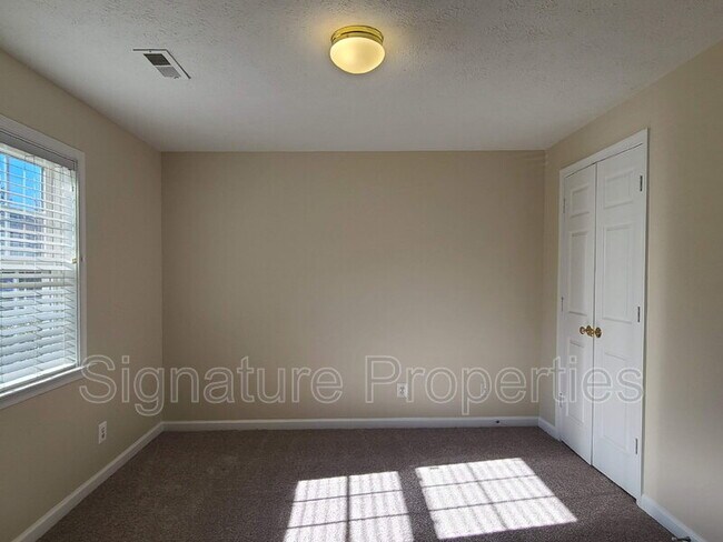 Foto del edificio - 106 Regina Ln