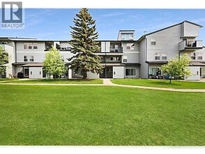 Building Photo - 7201 Poplar Dr