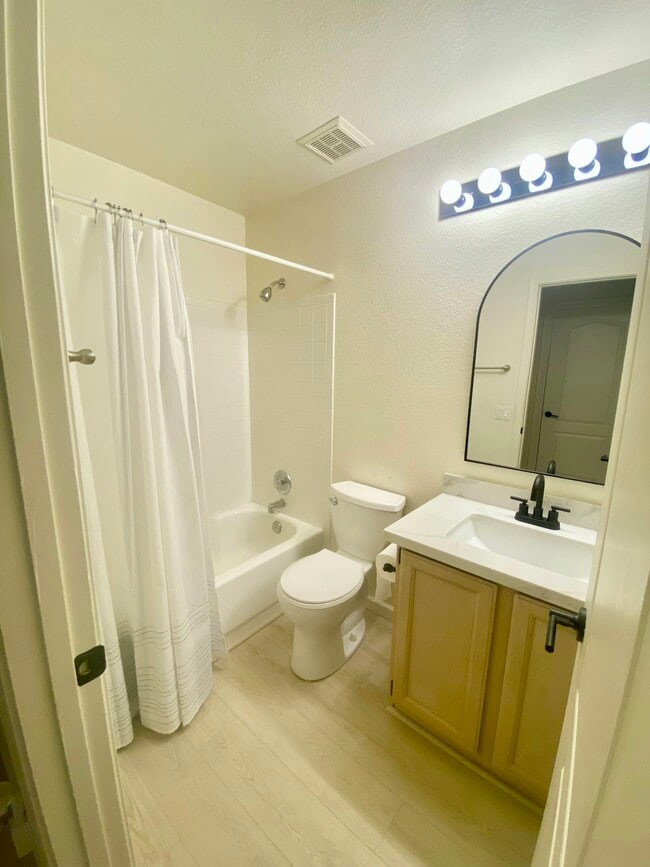 Photo - 113 S London Station Rd House