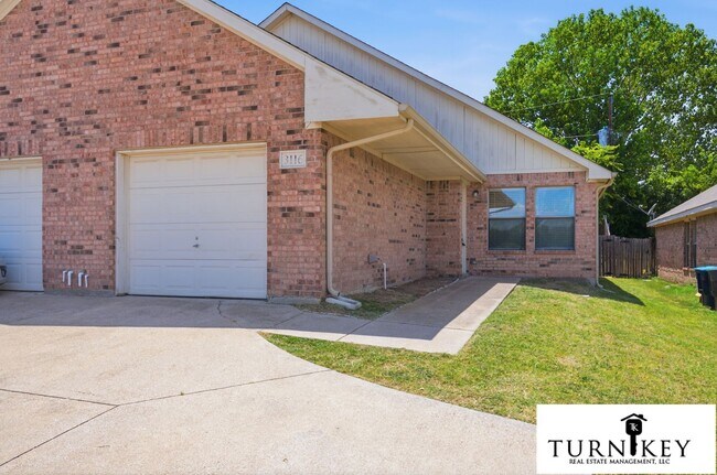 Foto del edificio - 3116-3118 S Cherry Ln