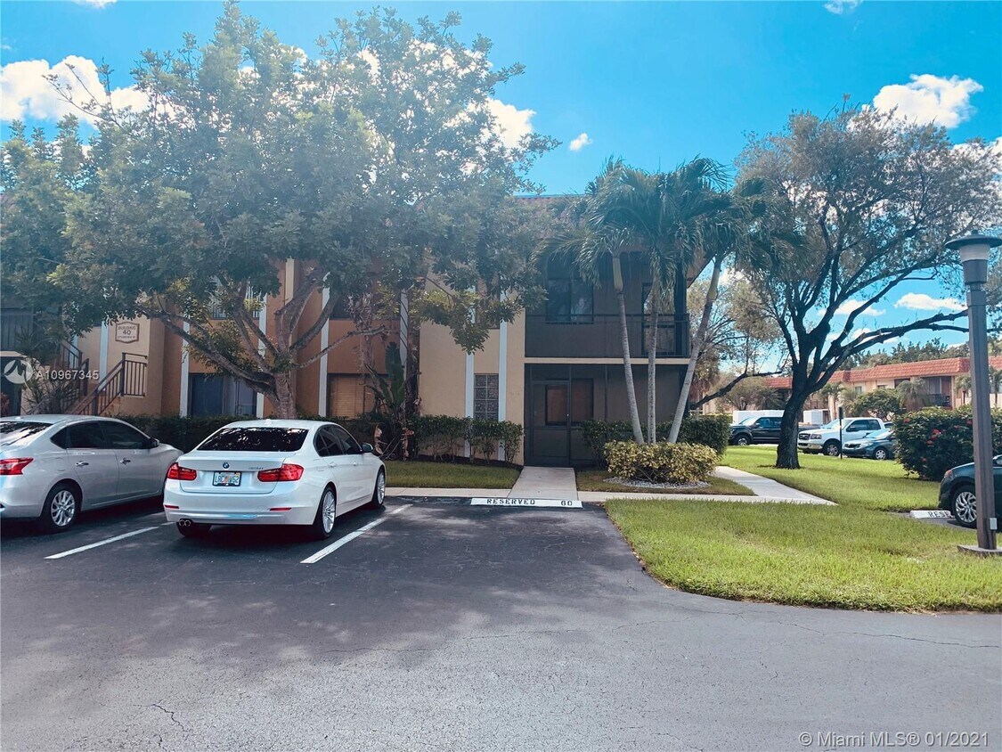 327 Lakeview Dr Unit 104, Weston, FL 33326 Condo for Rent in Weston