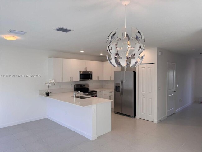 Foto del edificio - 3 bedroom in Pembroke Park FL 33023