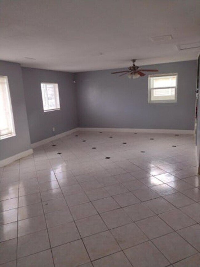 Foto del edificio - 5911 Barbados Way E