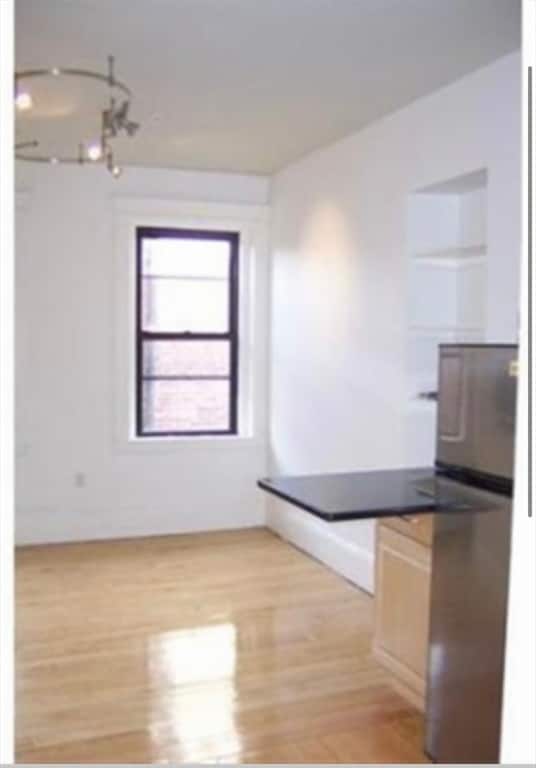 Building Photo - 75 Burbank St
