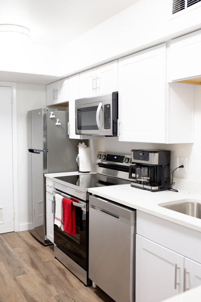 Building Photo - 4015 W 7th St