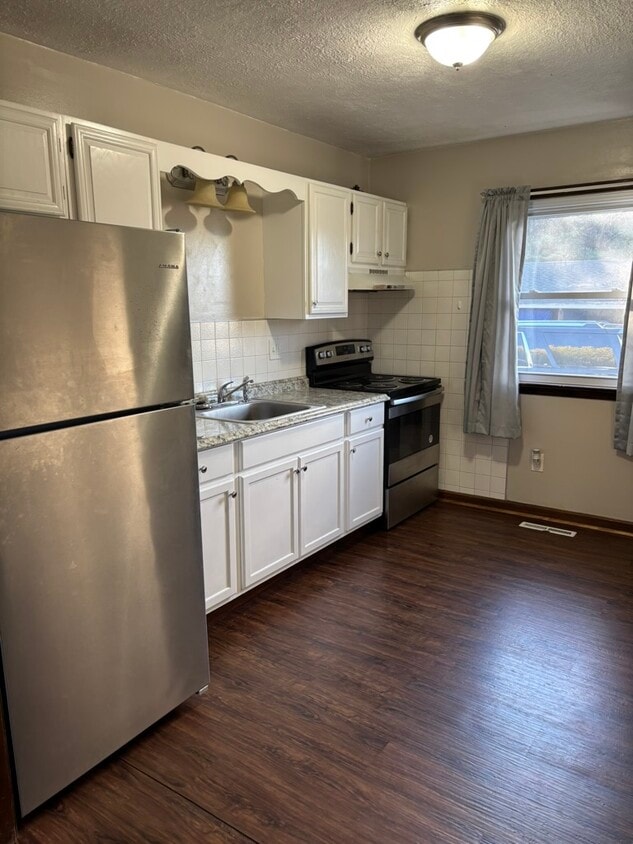 Kitchen - 13096 Beaver Creek Rd
