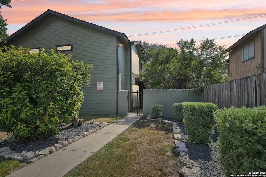 Primary Photo - 10609 Starcrest Dr