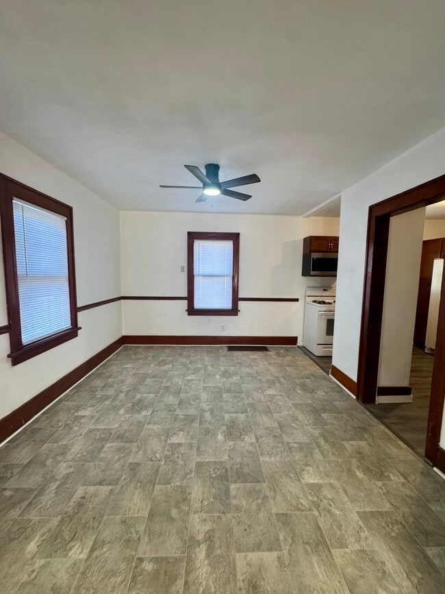 Building Photo - 1338 W 13th St