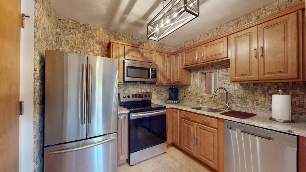 Primary Photo - 67 Milliken Ave