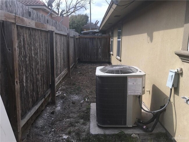 Building Photo - 4008 Parkplace Ave