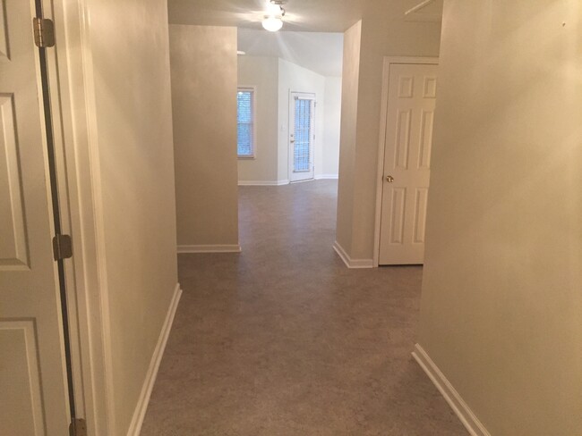 Foto del edificio - 2BR/ 2BA 1 Car Garage Condo in West Knox -...