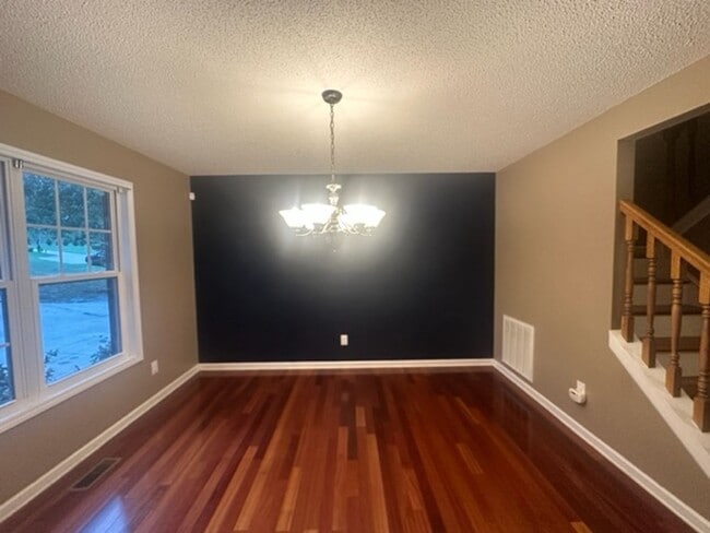 Foto del edificio - Stunning 3 Bed 2.5 Bath Home with Large Bo...