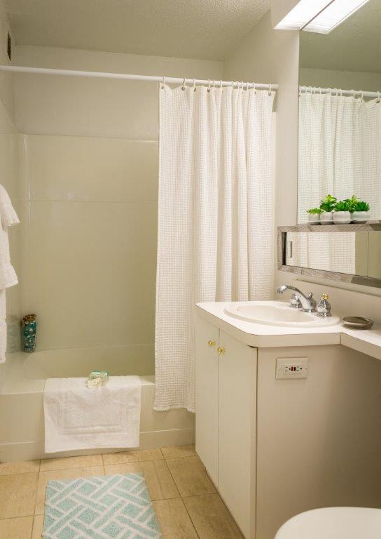 Interior Photo - Regency Plaza