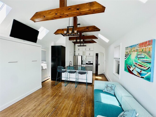 Building Photo - 833 Oceanfront