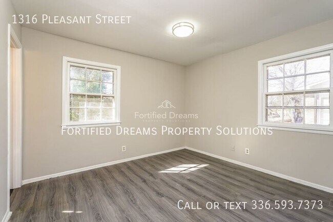 Foto del edificio - 1316 Pleasant St