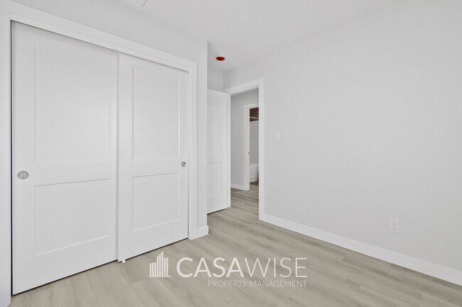 Photo du bâtiment - 10250-102157 157 St NW