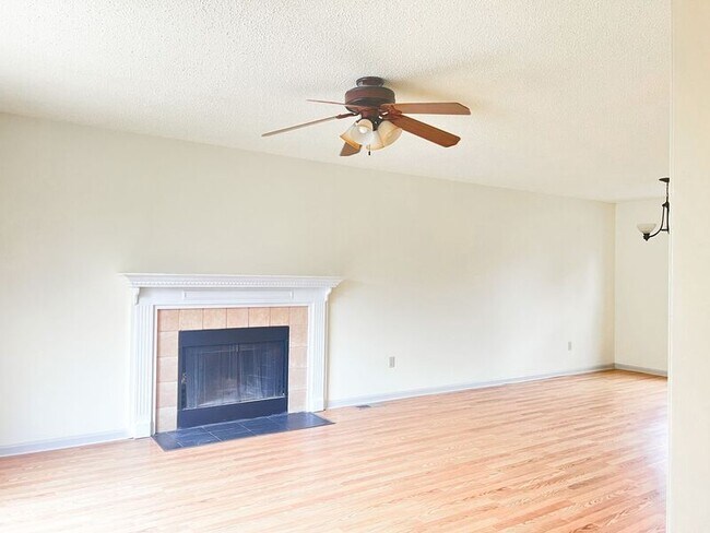 Building Photo - 10 A Setter Ln
