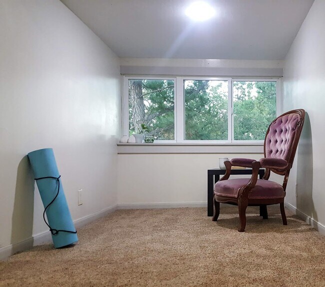 Reading Nook in Living Room - 4412 Rusk St