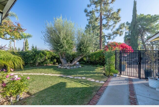 Foto del edificio - 1803 Ybarra Dr