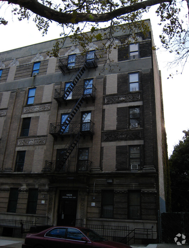 Primary Photo - 1424 Crotona Park E