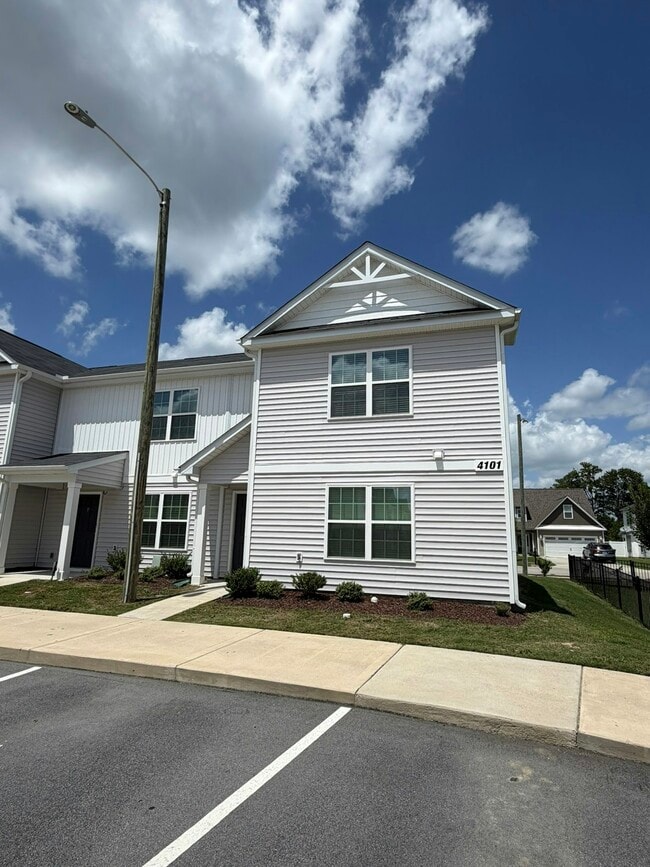 Building Photo - 4101 Laurel Rdg Dr