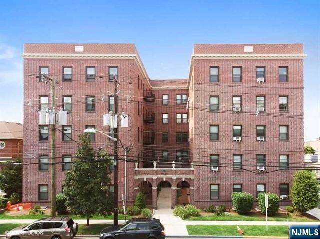 Primary Photo - 855 Broad Ave