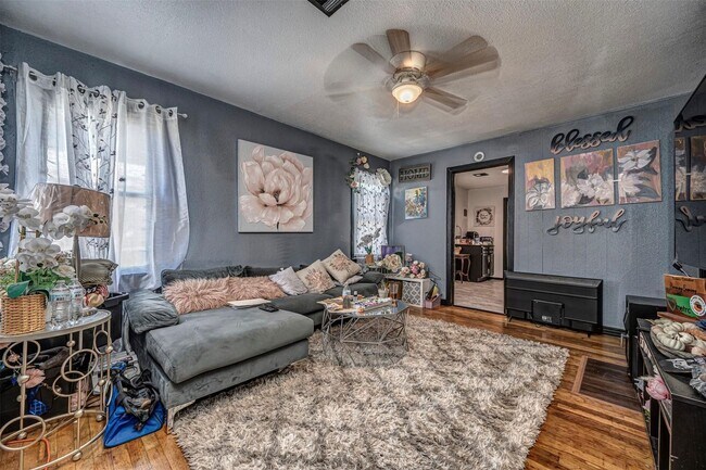 Building Photo - Three Bedroom Rental