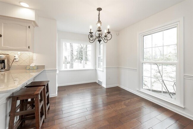 Foto del edificio - 8441 Dogwood Rd